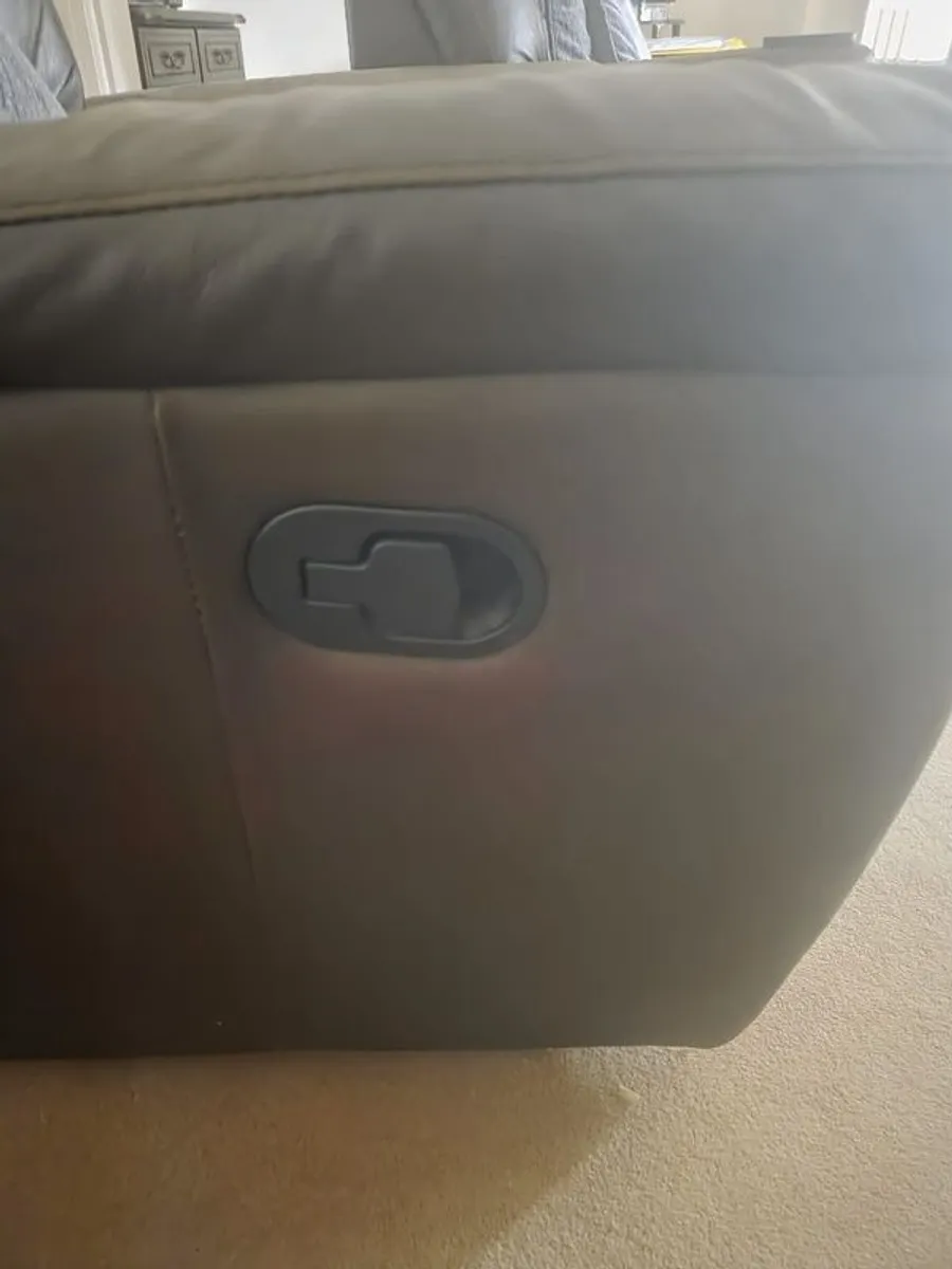 FREE TO COLLECT- Burgundy Italian leather recliner - Image 3