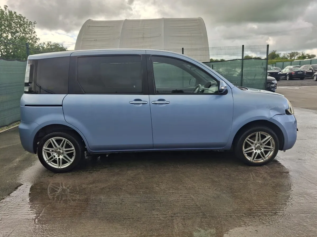 2011 Toyota Sienta    Automatic - Image 3