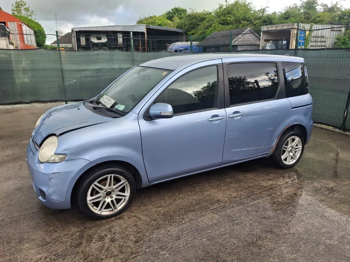 2011 Toyota Sienta    Automatic - Image 1