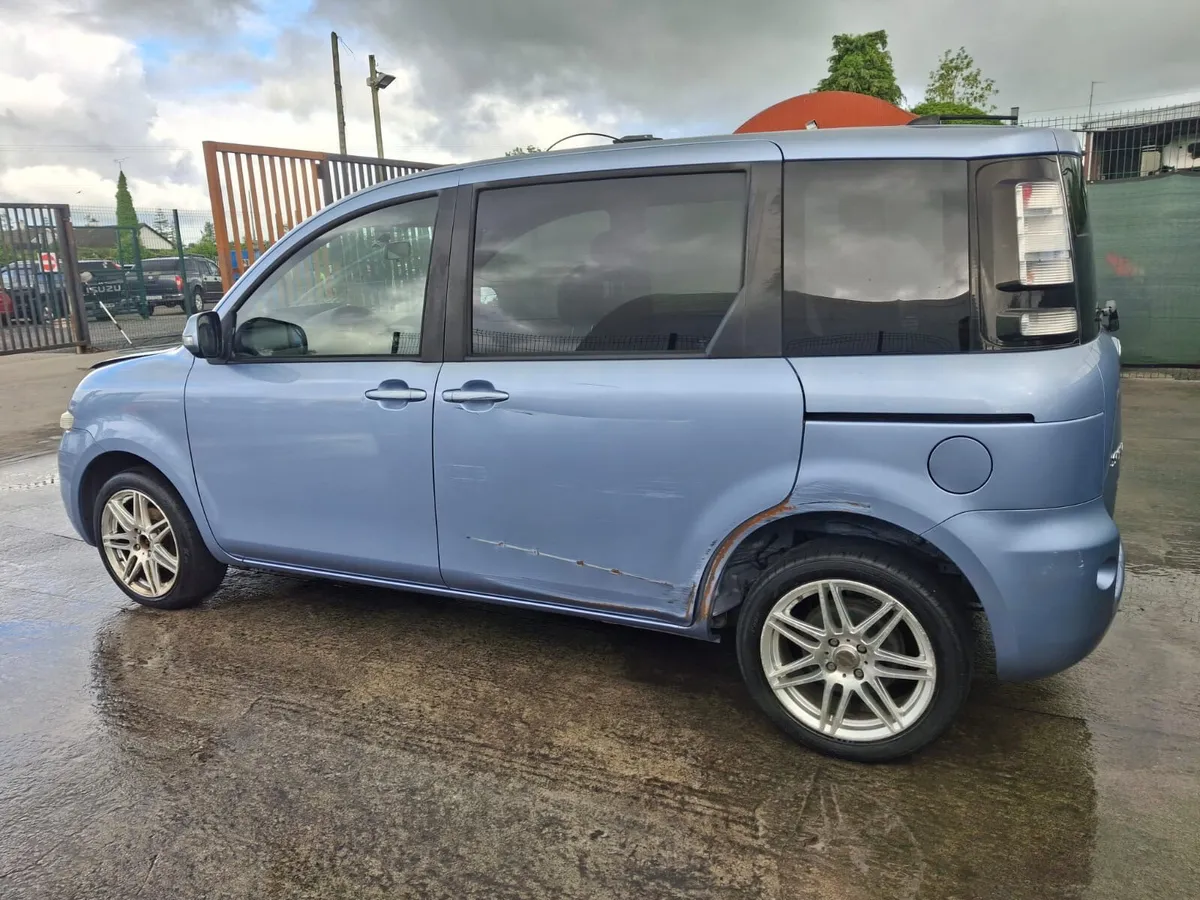 2011 Toyota Sienta    Automatic - Image 4