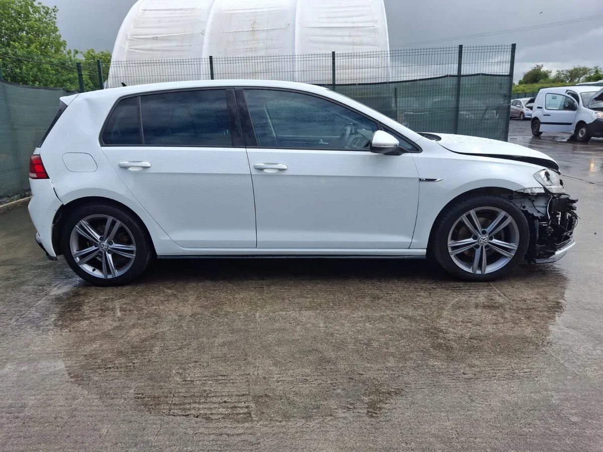201 Volkswagen Golf  R line - Image 4
