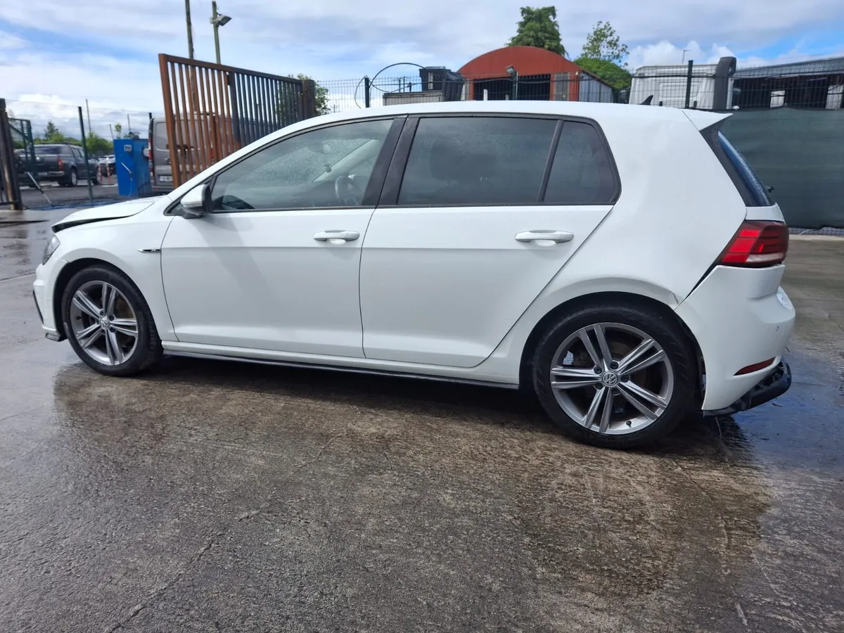 201 Volkswagen Golf  R line - Image 4