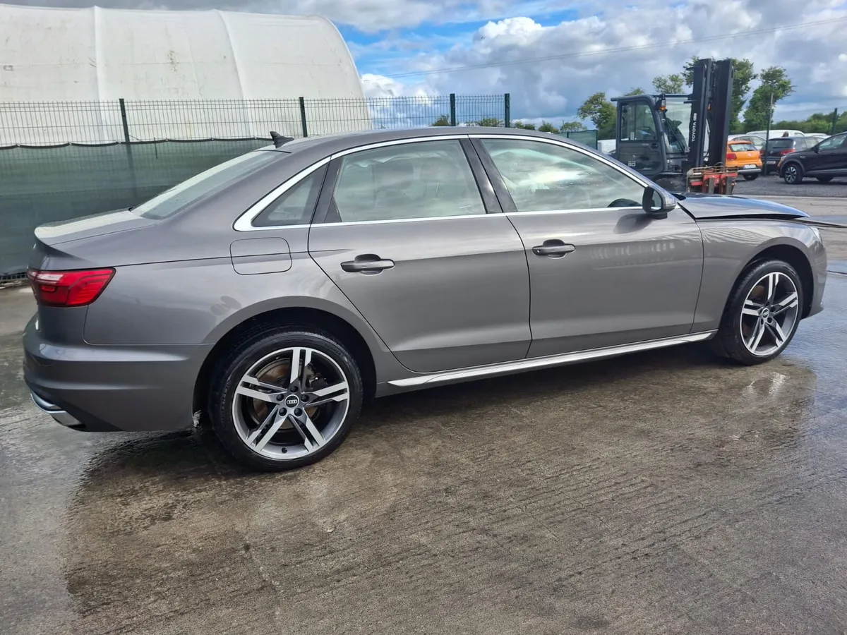 211 Audi A4  Automatic - Image 4