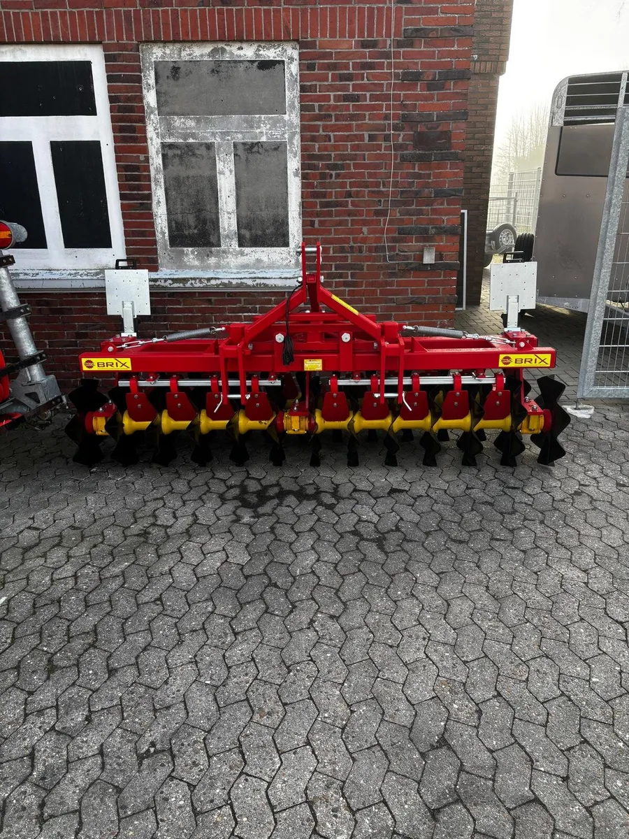 Brix Steerable Front Press - Image 1
