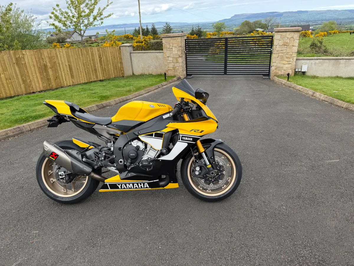 YAMAHA YZF R1 2016