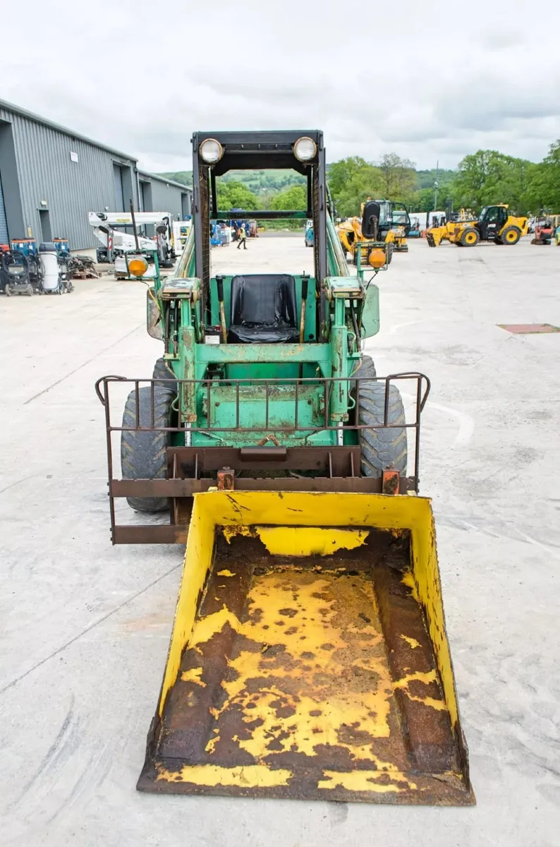 Toyota SDK8 diesel skid steer loader - Image 2