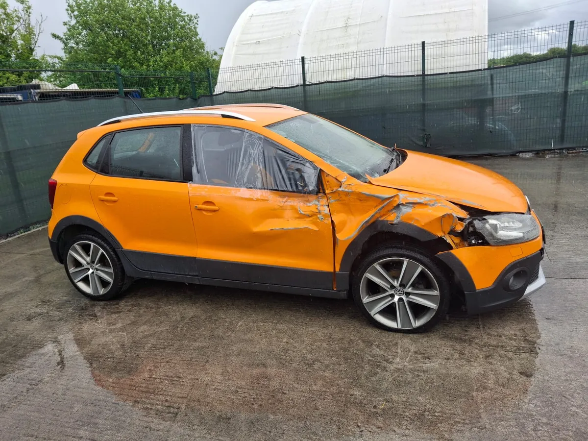 2012 Vw polo Cross 1.2  Automatic - Image 4