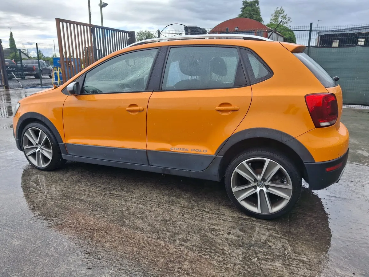 2012 Vw polo Cross 1.2  Automatic - Image 2