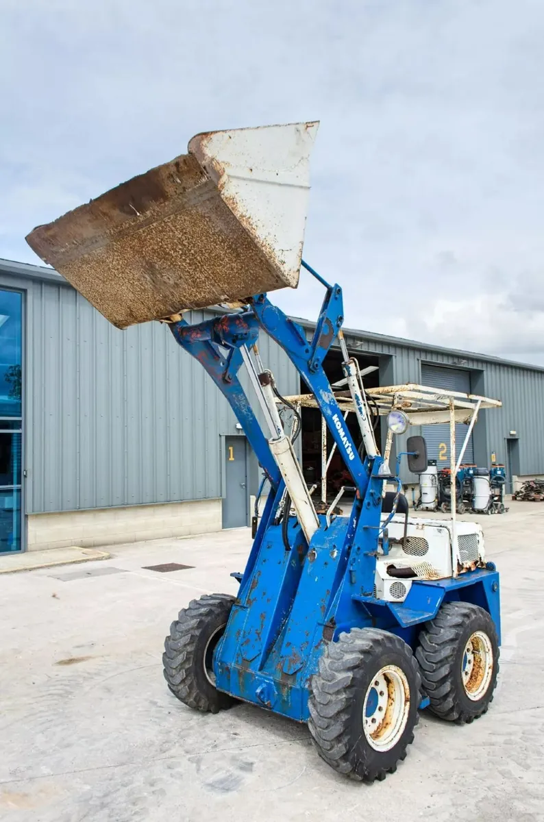 Komatsu SK07 diesel skid steer loader - Image 4