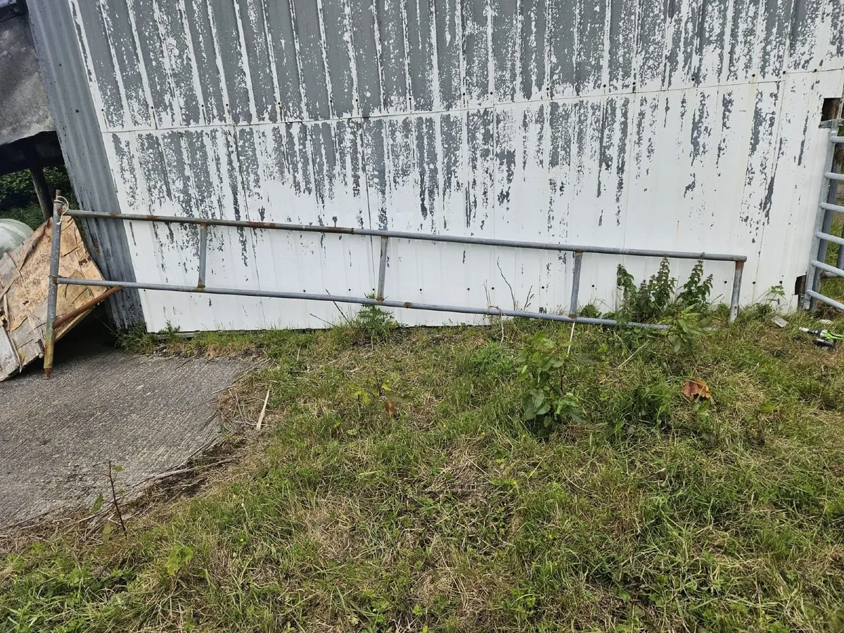 Feed barrier + gates - Image 2