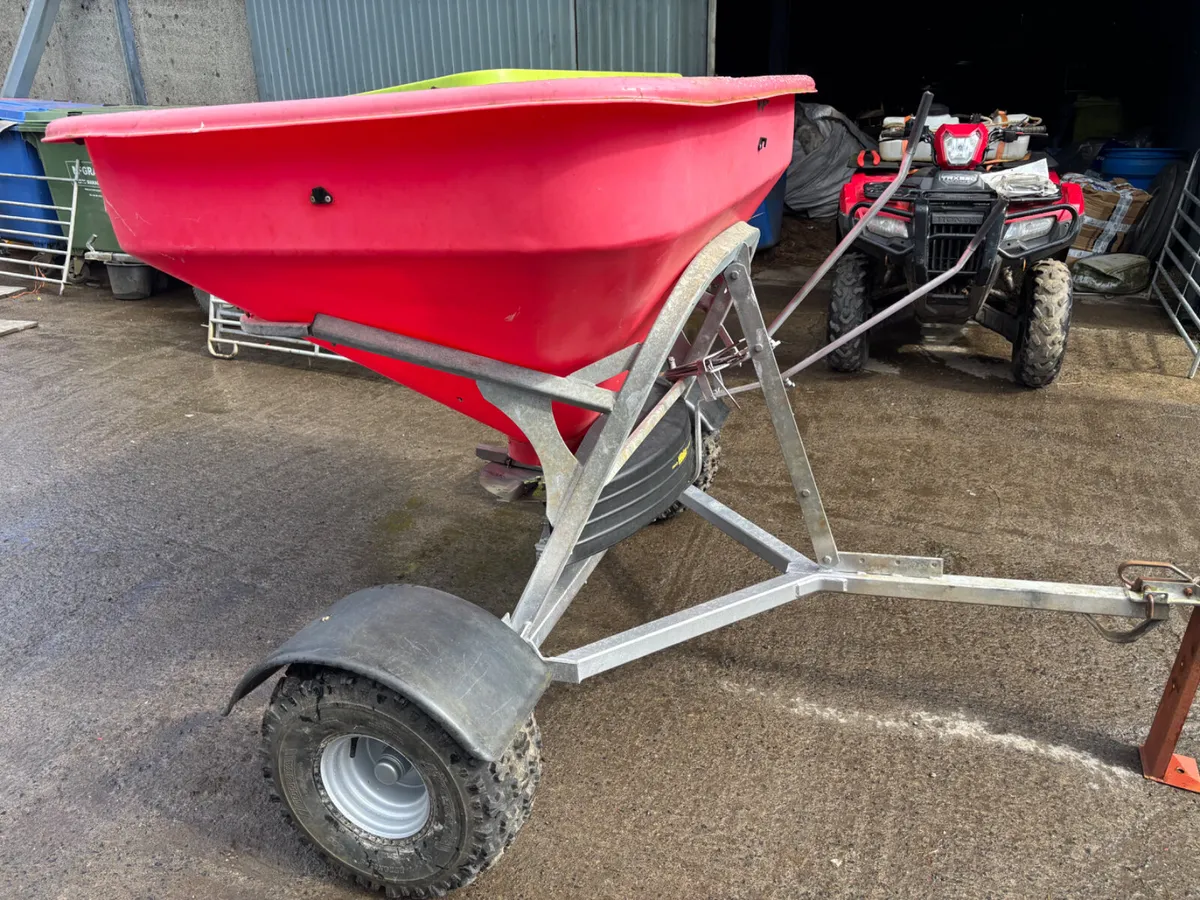 Walco Fertiliser Spreader - Image 2