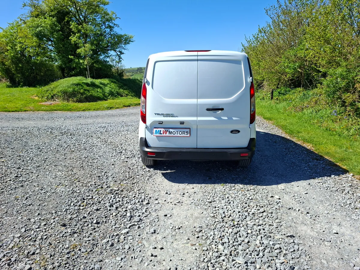 Transit connect 201 1.5 Automatic 3 seat imaculate - Image 4