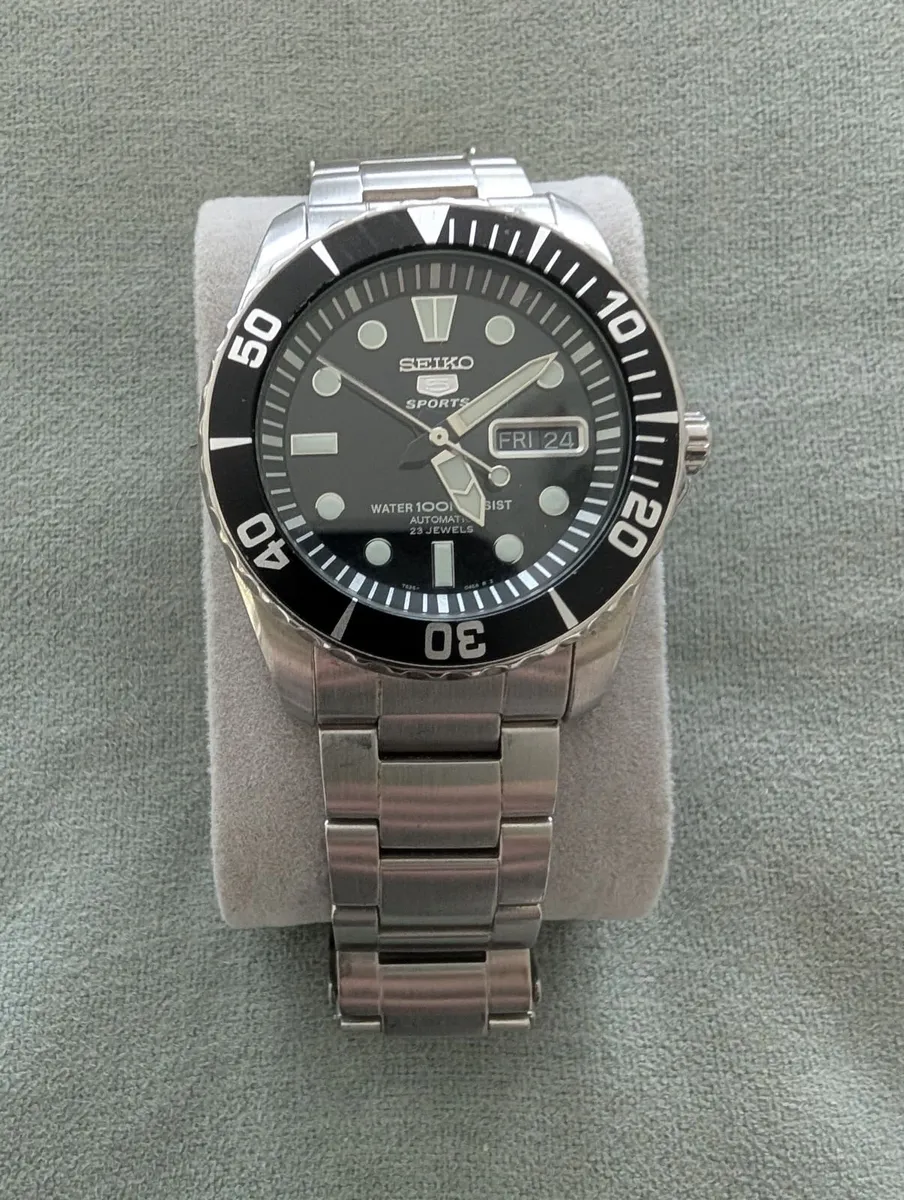 Seiko 5 Divers 23 Jewels SNZF17K1 Watch - Image 1
