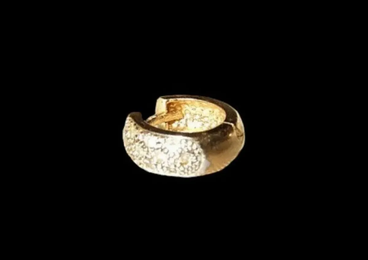 Vintage Hallmarked Yellow Gold Diamond Ear Cuff - Image 4