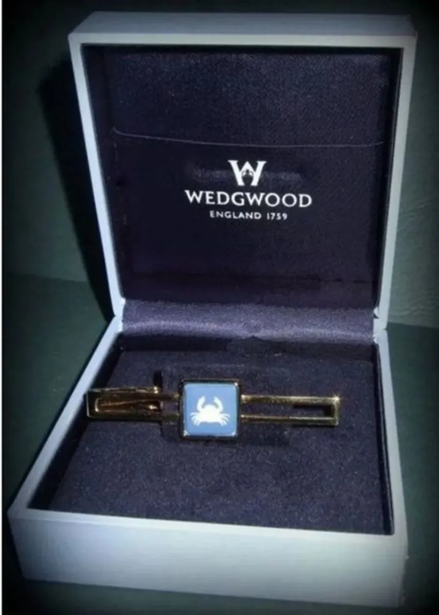 Vintage Authentic Wedgewood Gold Trimmed Tie Pin's - Image 4