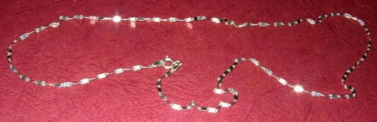 Vintage Hallmarked 9ct White Gold Necklace - Image 4
