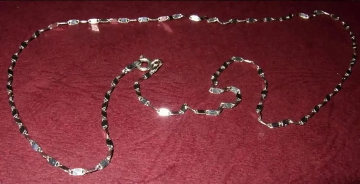 Vintage Hallmarked 9ct White Gold Necklace - Image 2