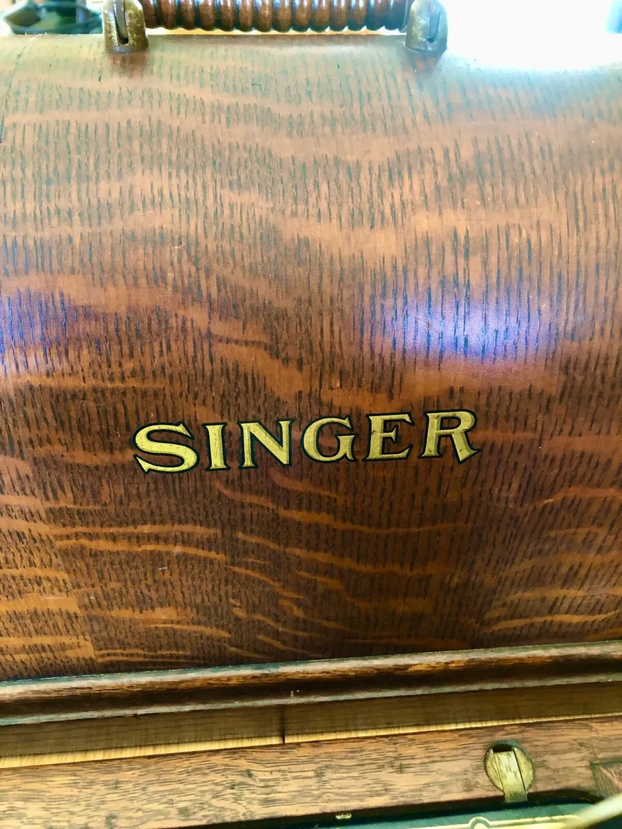 Singer Sewing Machine - Image 1