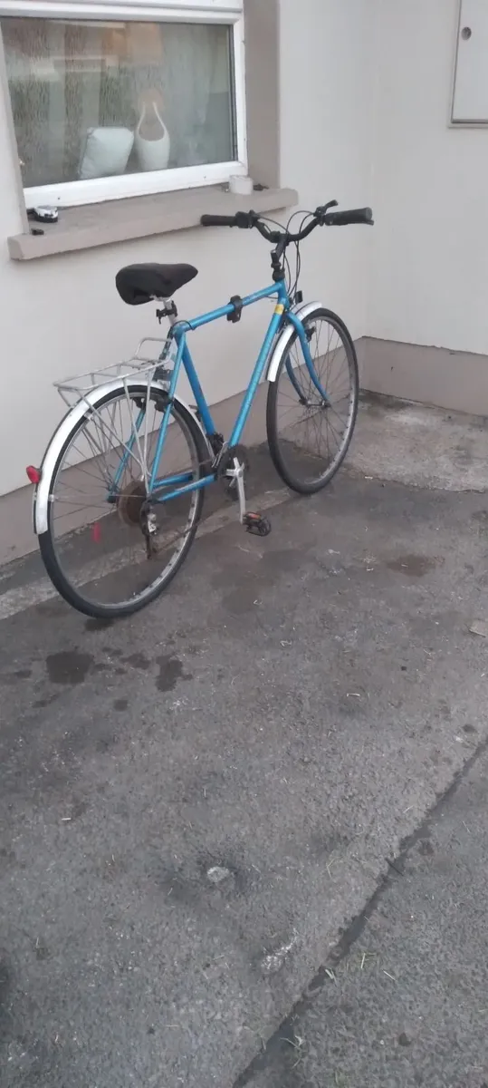 Raleigh 28inch man's bike 70e no offers - Image 4
