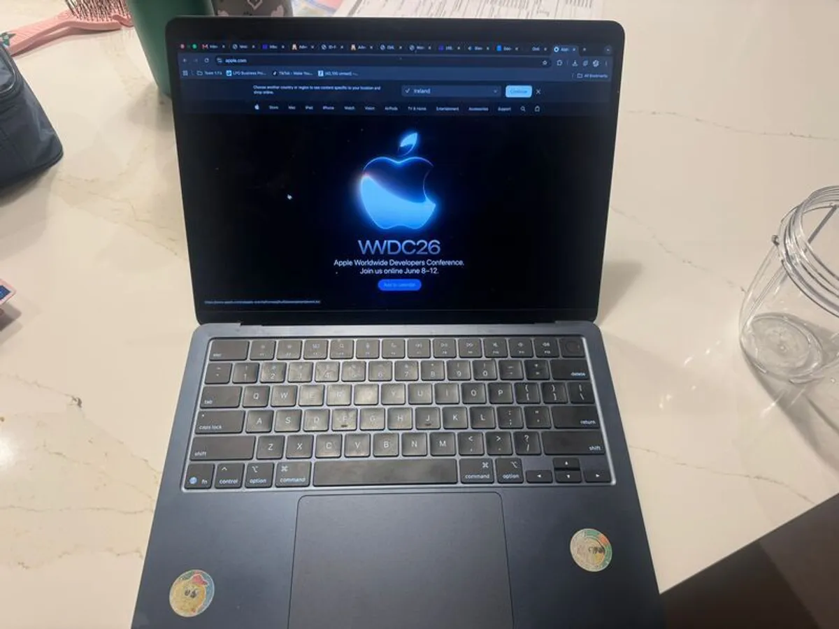 MacBook Air 13" M4 (2025) - 16GB RAM - Pristine/Mint - 100% Battery Health - Image 1
