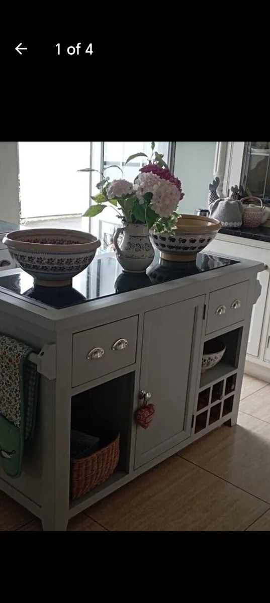 Solid kitchen island delivery arranged - Image 1