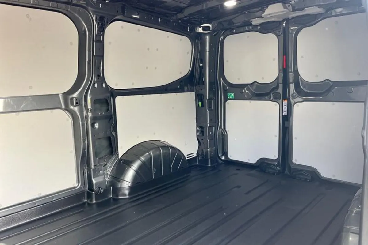 Ford Transit Custom LIMITED - Image 4