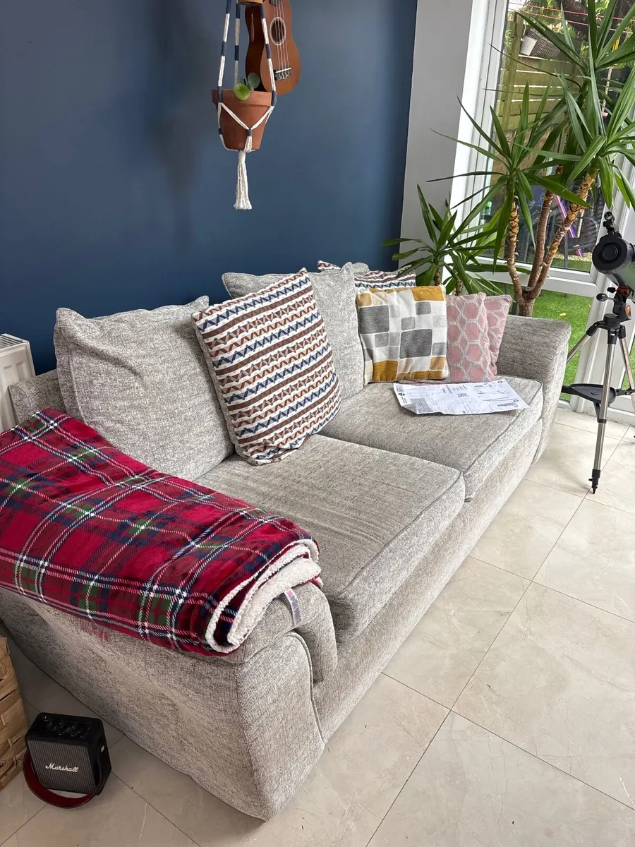 3 seater Couch - Image 2