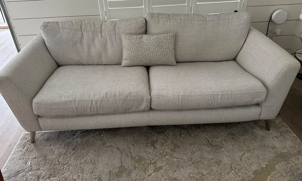 Couch - Image 4