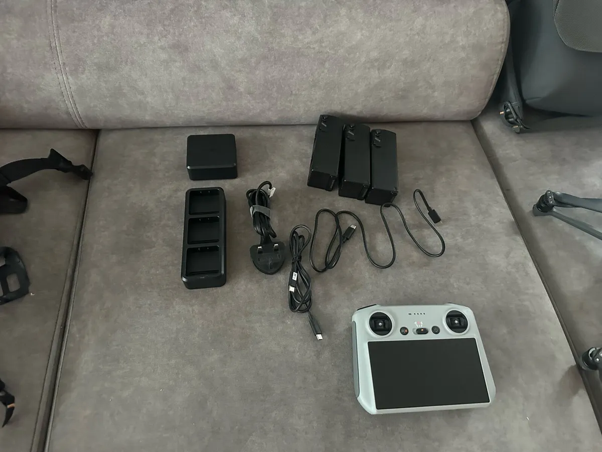 DJI MAVIC 3 PRO FLY MORE COMBO(RC PRO) DRONE - Image 2