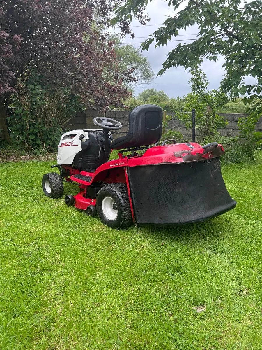 Ride on Lawnmower 17hp - Image 3