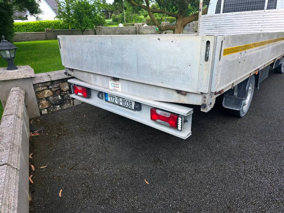 Iveco 3.5 Tonne Flatbed Truck - Image 4