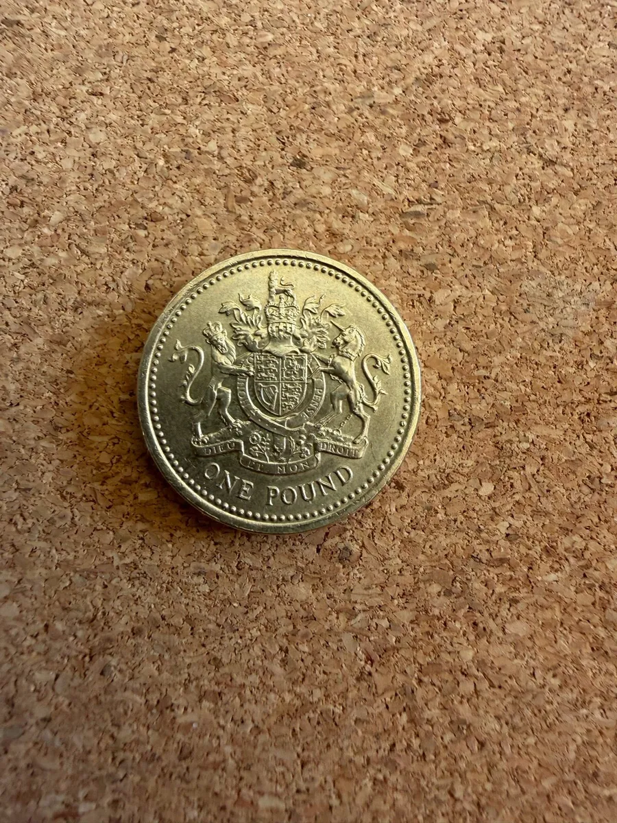 4 x 1983 UK £1 Royal Arms Coins - Image 2