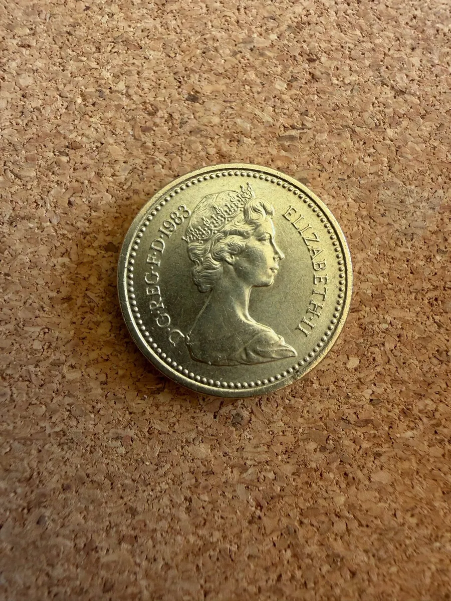 4 x 1983 UK £1 Royal Arms Coins - Image 3