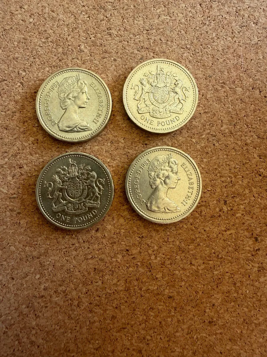 4 x 1983 UK £1 Royal Arms Coins - Image 1