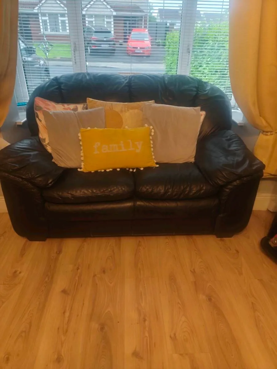 2 seater leather couch - Image 1