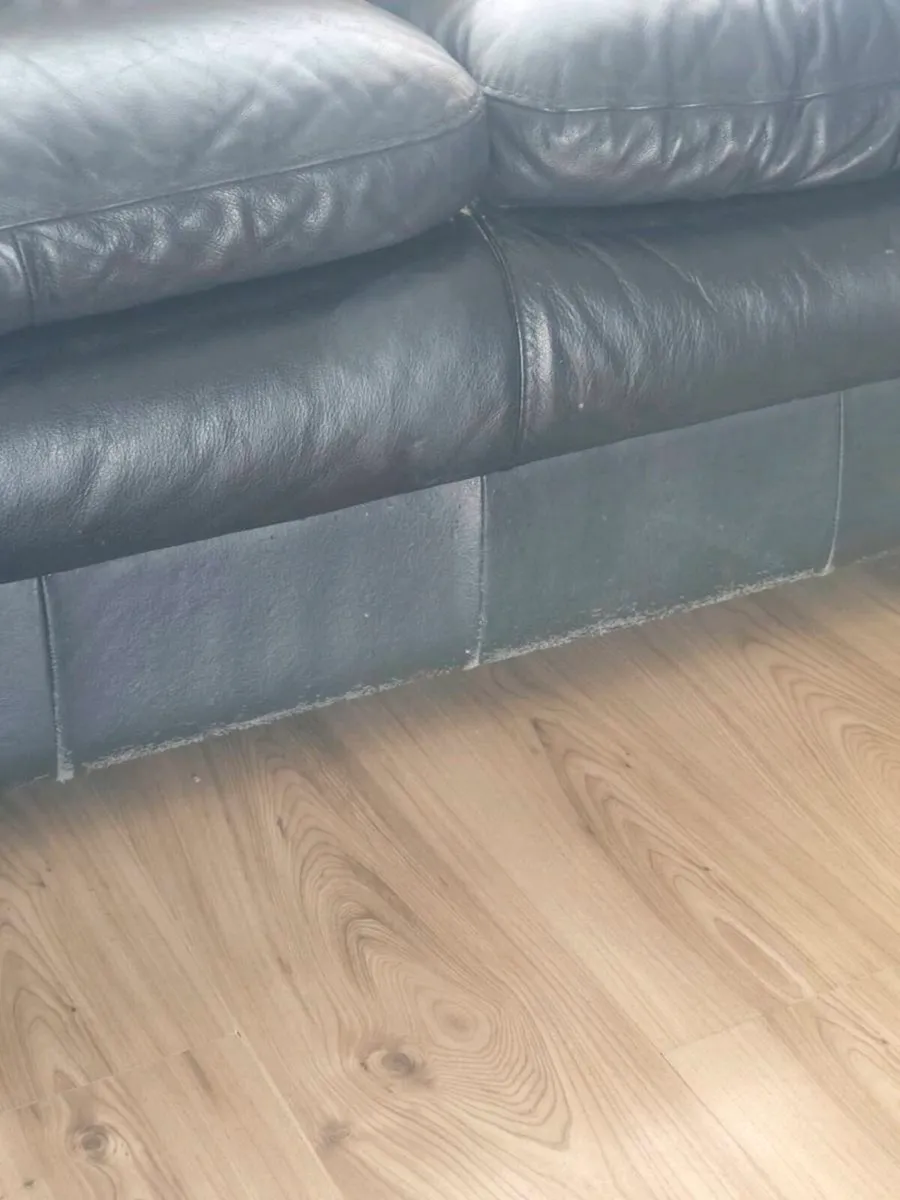2 seater leather couch - Image 2
