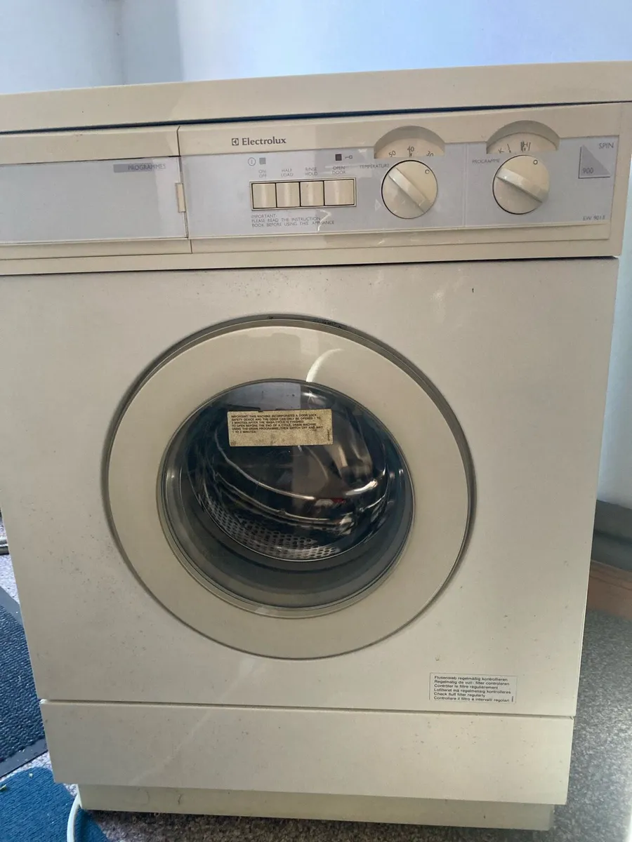 Washing machine free for collection - Image 1
