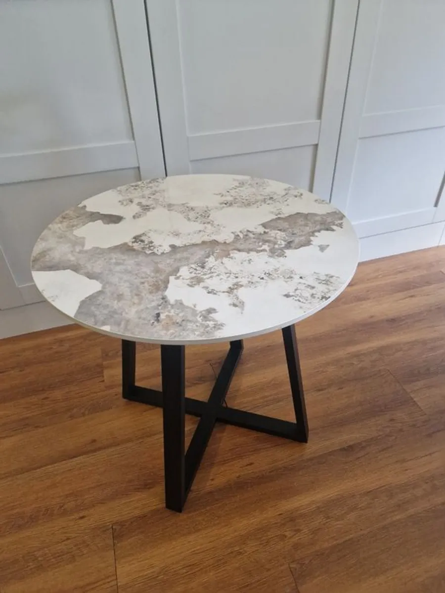 Side tables x 2 80 euro - Image 1