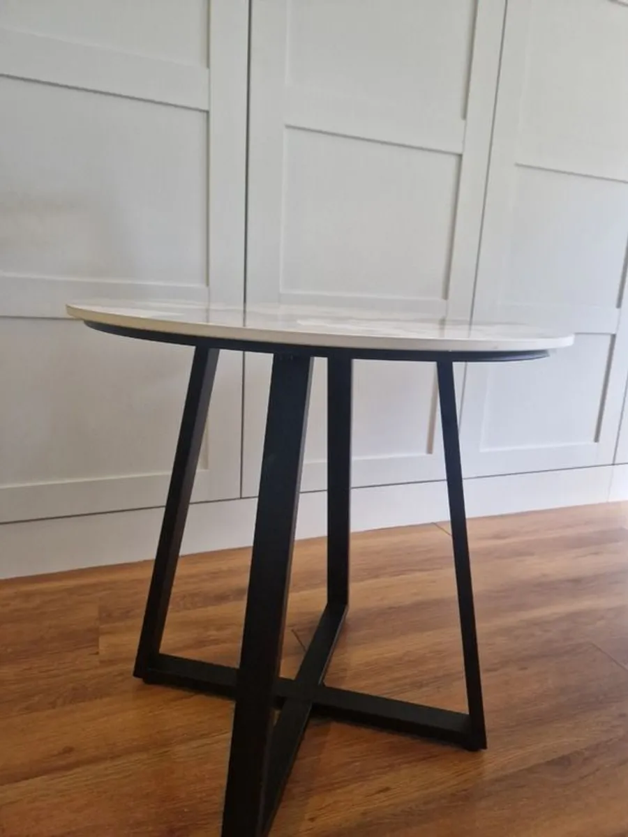 Side tables x 2 80 euro - Image 3
