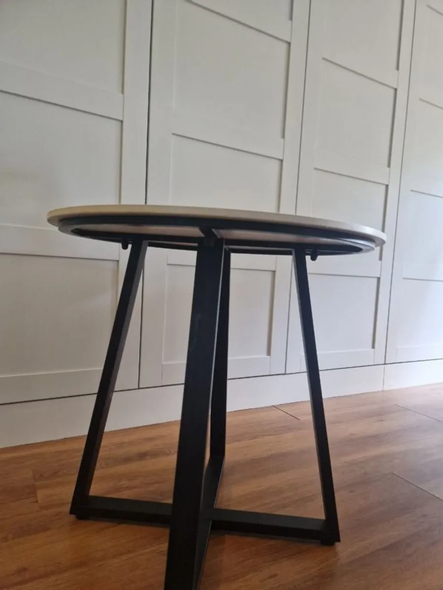 Side tables x 2 80 euro - Image 4