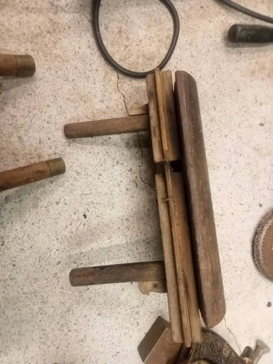 Selection of old wood planes and a level - Image 1