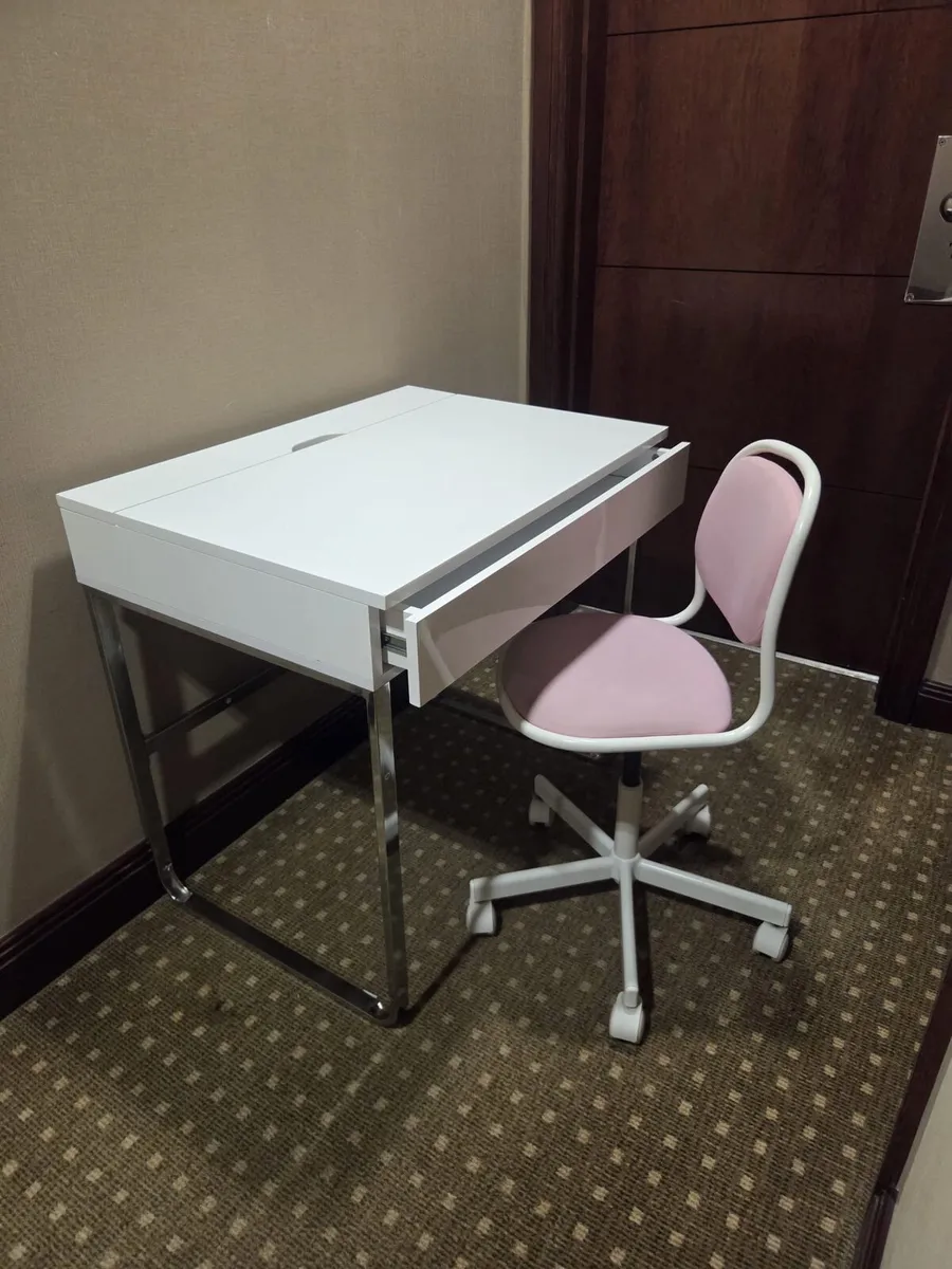 Dressing table / or small desk - Image 1