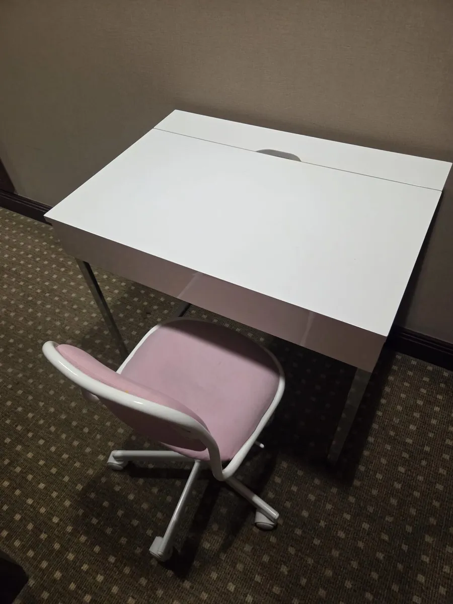 Dressing table / or small desk - Image 3