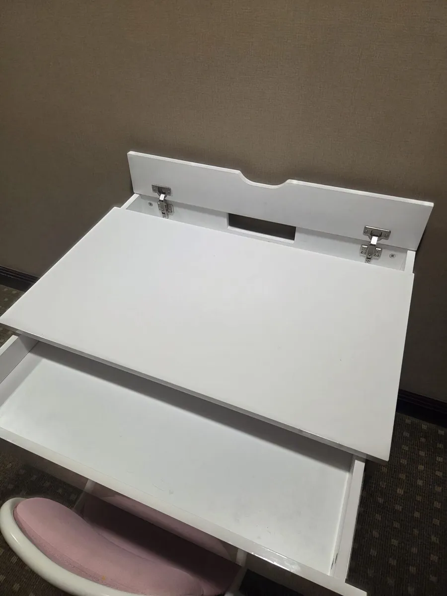 Dressing table / or small desk - Image 4