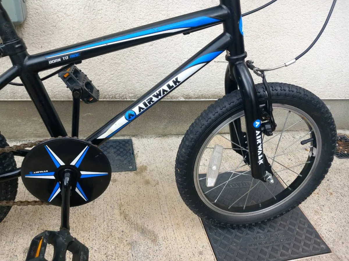Airwalk Kids bike size 16 inch wheels - Image 4