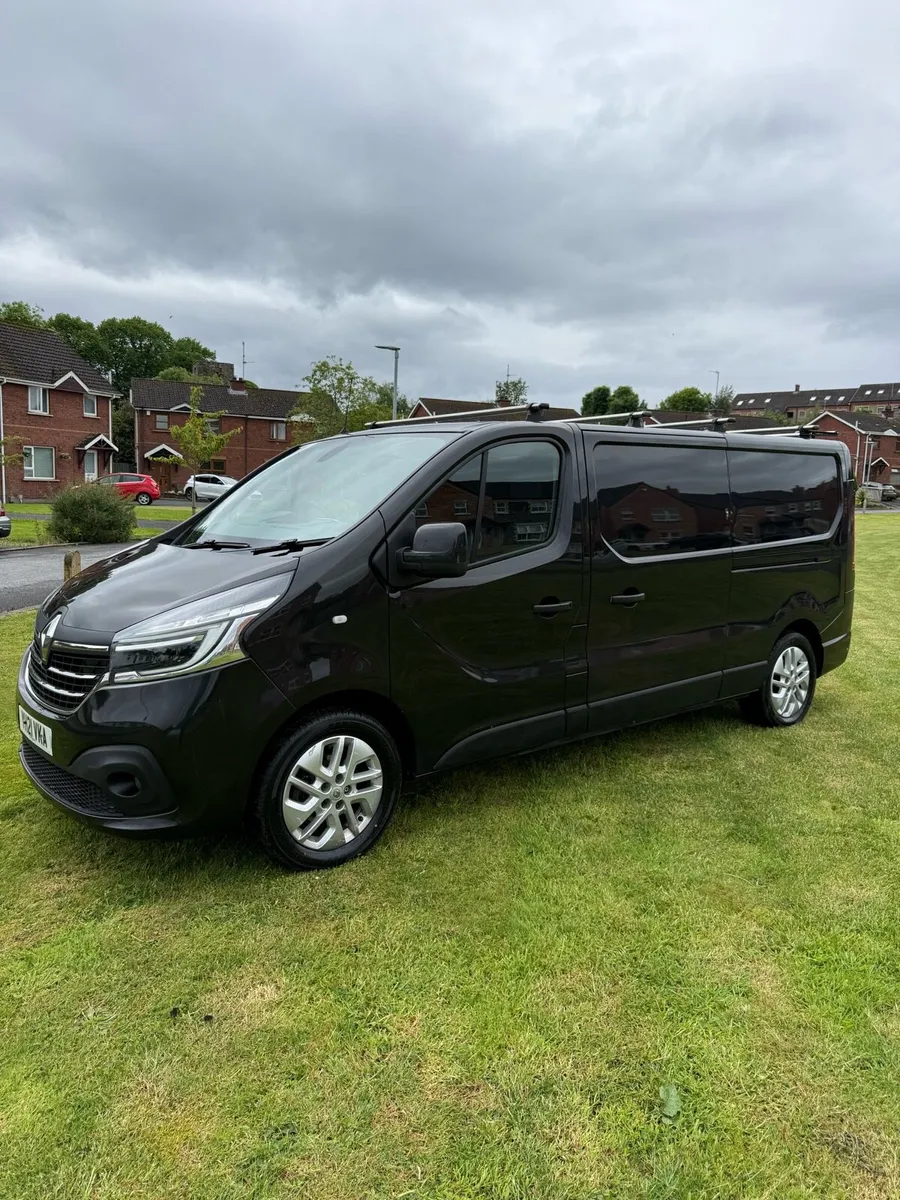 2021 Renault trafic sport - Image 1
