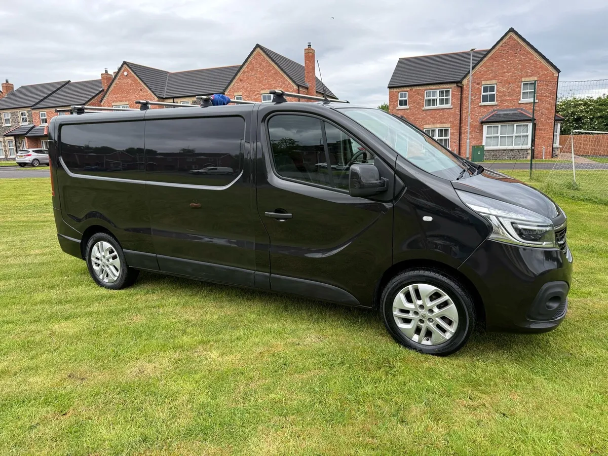 2021 Renault trafic sport - Image 2