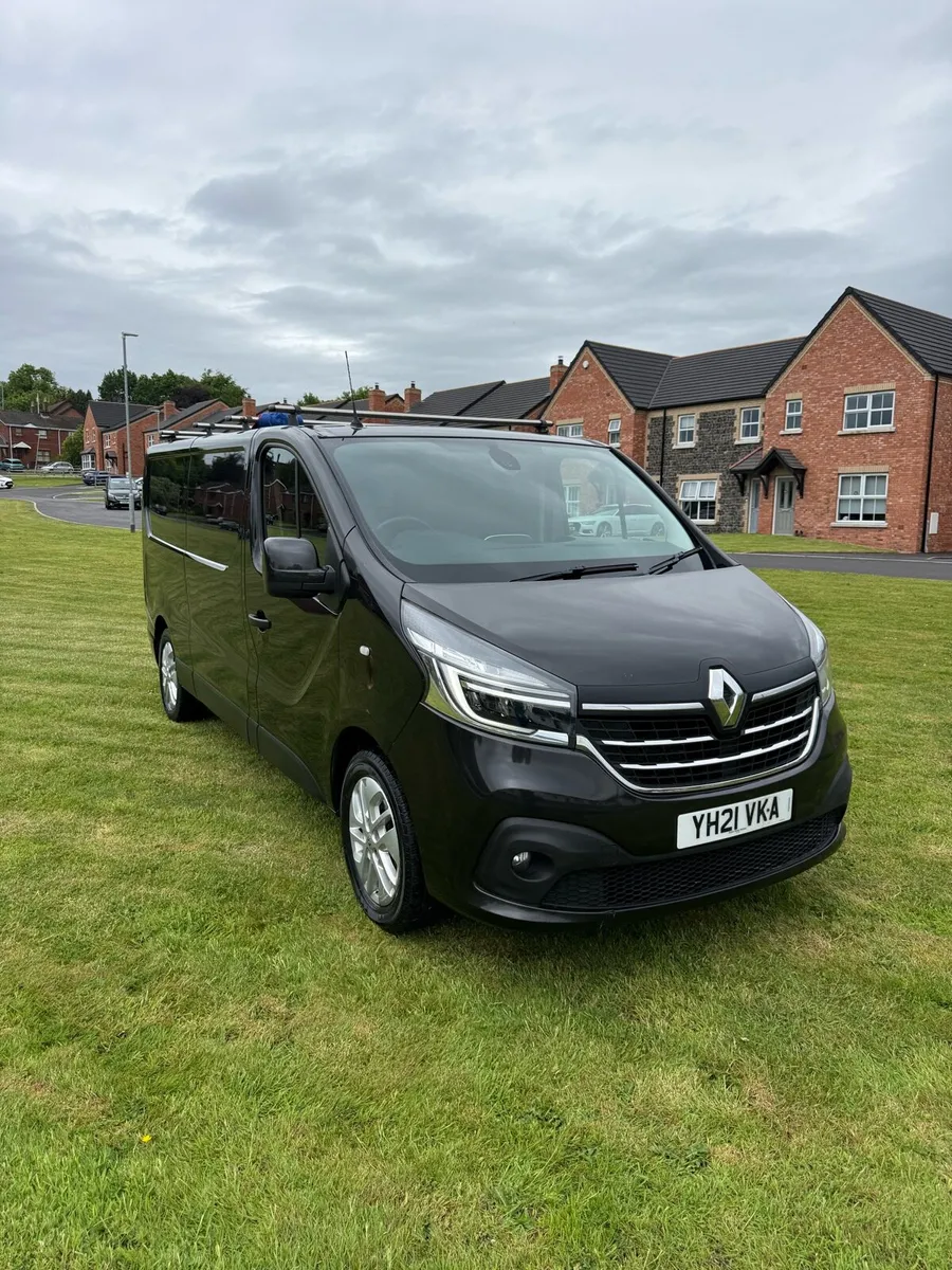 2021 Renault trafic sport - Image 3