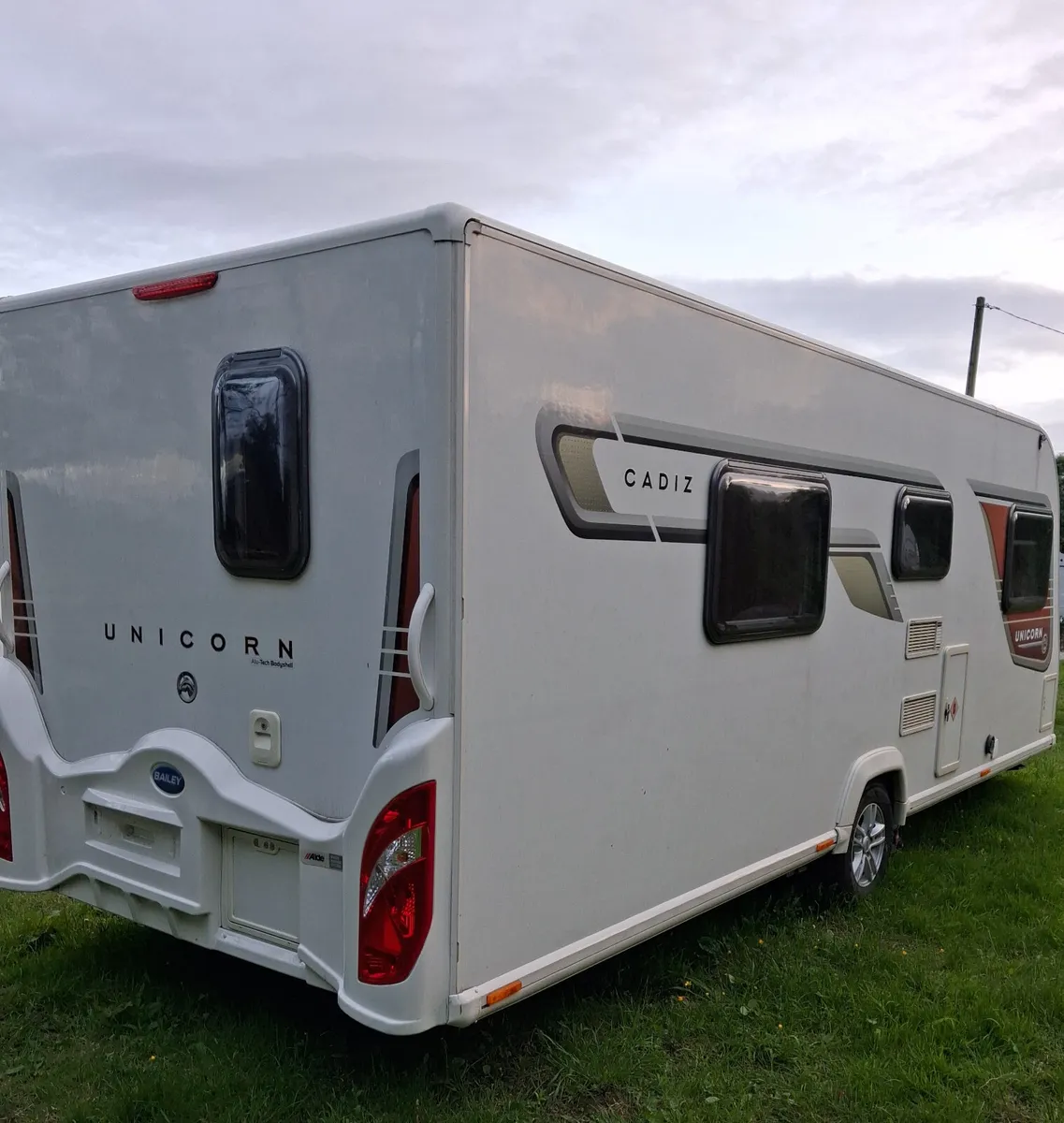 Bailey unicorn twin fixed singles caravan - Image 3