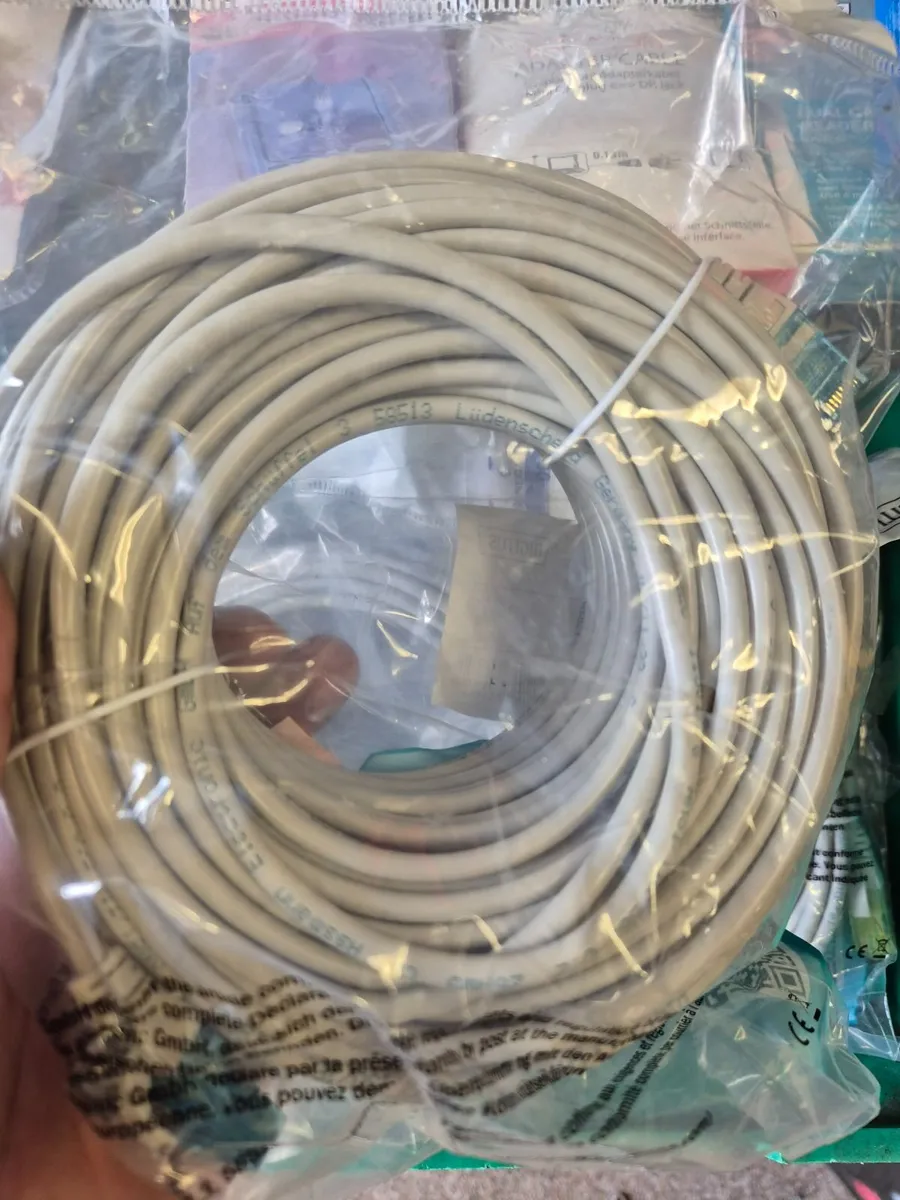 Cat 5 cables bundle - Image 1